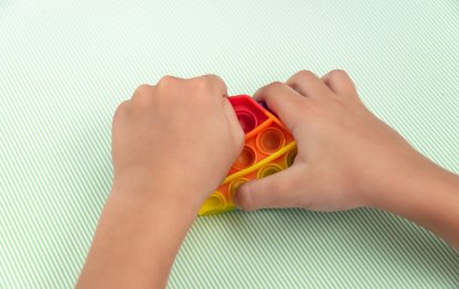 Servidor pode ter jornada reduzida para cuidar de filho com autismo e TDAH? Entenda